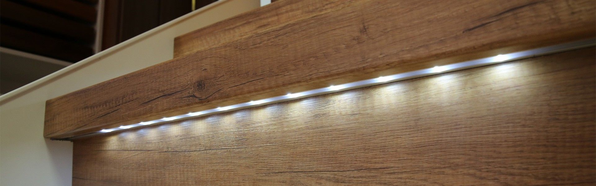 Integrierte Beleuchtung in sanierter Treppenstufe